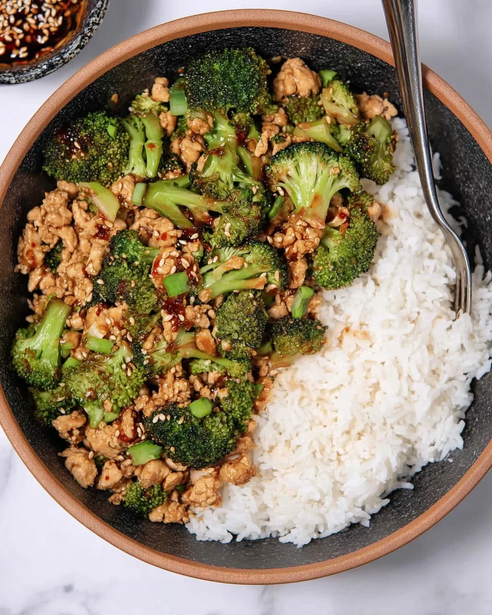 Honey Sriracha Ground Chicken and Broccoli 33 Honey Sriracha Ground Chicken and Broccoli